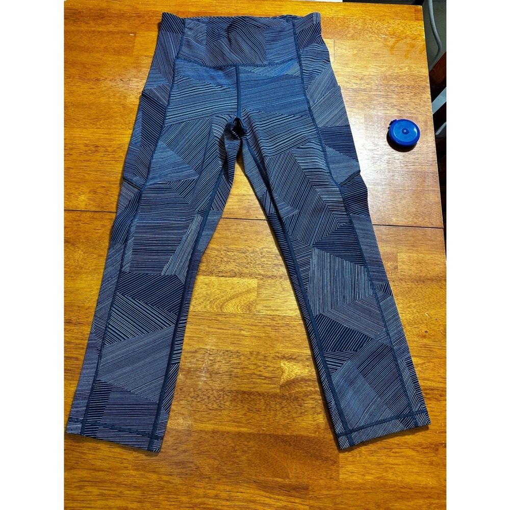 Lululemon Speed Up Crop Leggings Blue White Geometric Linear Print Size 4